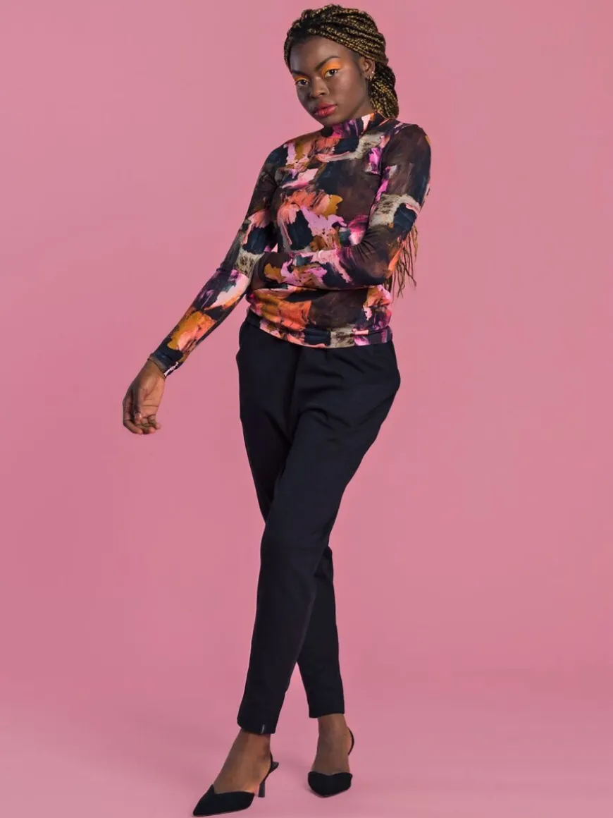 Aarre Carol Housut, Musta