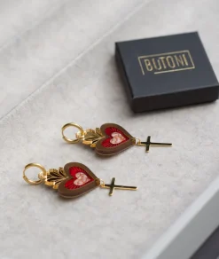 Butoni Hearts Korvakorut Ristilla