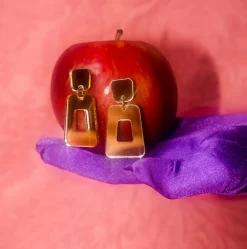 Kuvio Nappikorvakorut