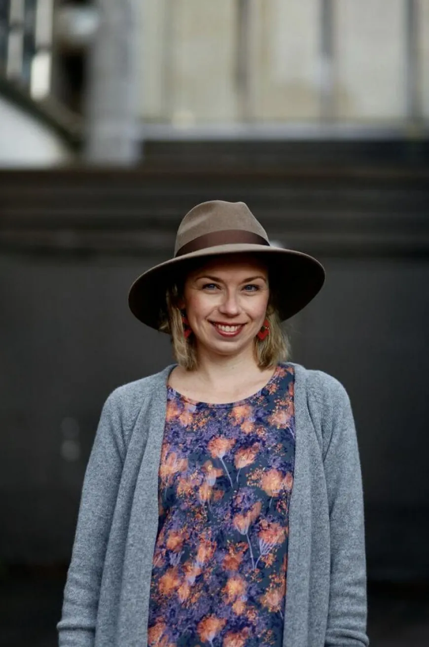 Lumoan Liia Hattu, Ruskea