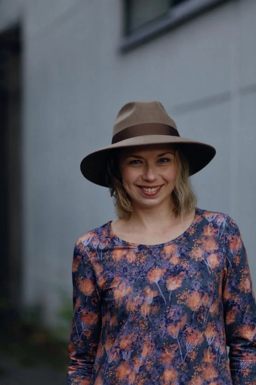 Lumoan Liia Hattu, Ruskea