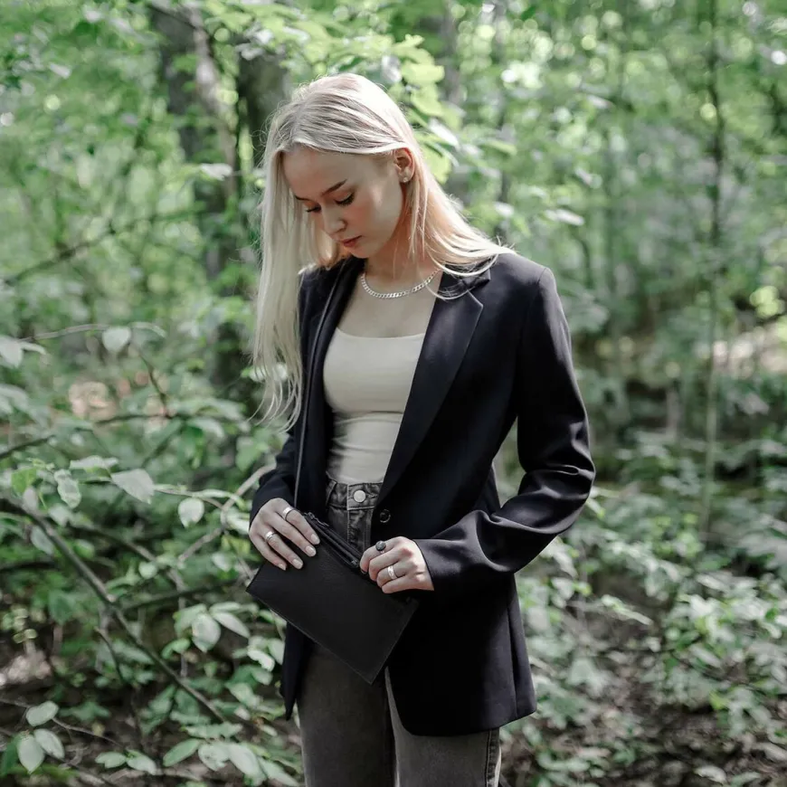 Miiko Piilo Laukku, Musta (Musta Vetoketju)