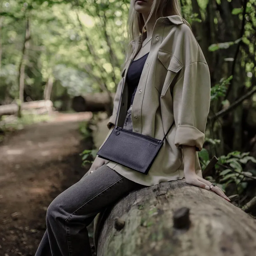 Miiko Piilo Laukku, Musta (Musta Vetoketju)