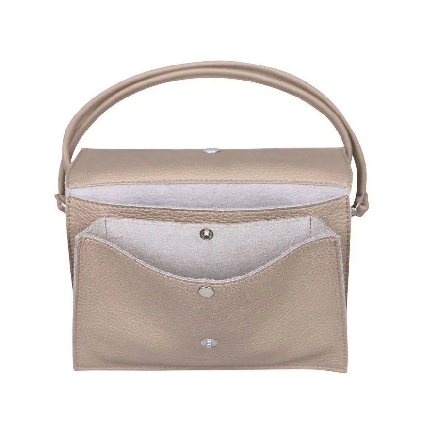 Miiko Tuike Laukku, Titan