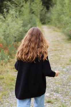 Mila Neulepaita, Musta