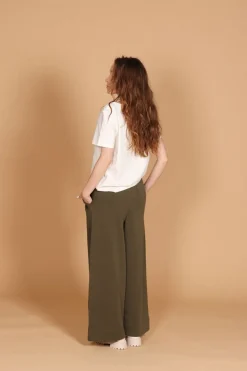 Milla Housut, Metsanvihrea