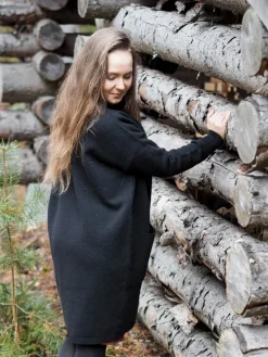 Monica Neuletakki, Musta