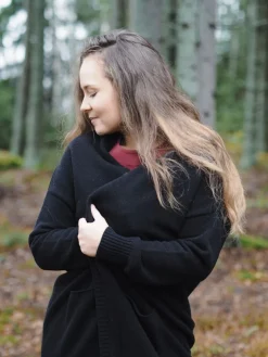 Monica Neuletakki, Musta