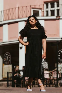 Nakoa Astrid Pellavamekko, Musta