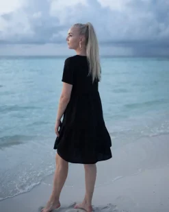 Nakoa Kerrosmekko, Musta