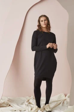 Papu Oval Mekko, Musta