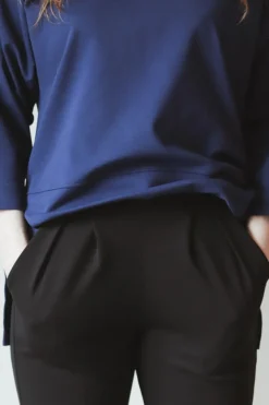 Riikka Housut, Musta