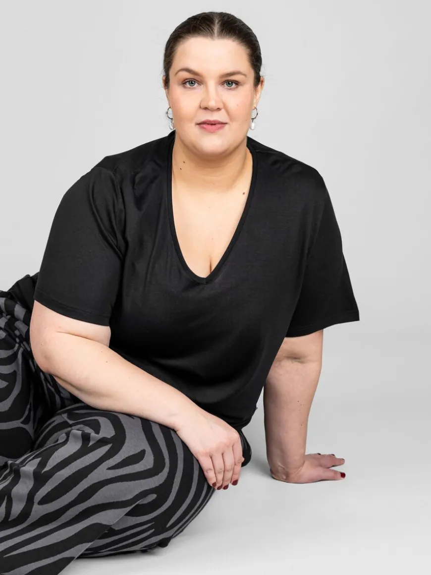 Riva Aava T-Paita, Musta