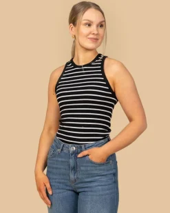 Riva Raitatoppi, Musta